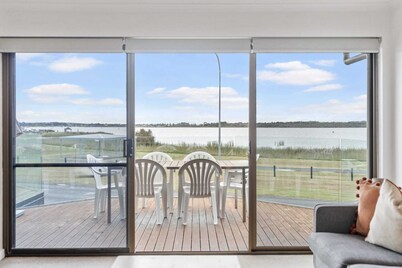 Spinnaker river view- Barrage Road
