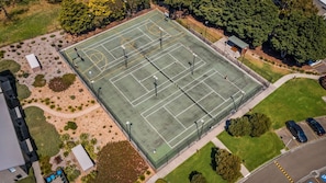 Sports court - Ocean View at Silverwater (San Remo)