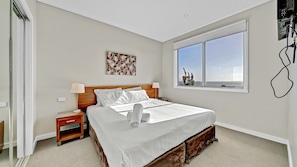 2 bedrooms, iron/ironing board, travel cot, Internet - Ocean View at Silverwater (San Remo)