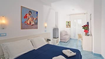 2 bedrooms, travel cot, WiFi, bed sheets
