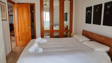 2 dormitorios, tabla de planchar con plancha, wifi y ropa de cama