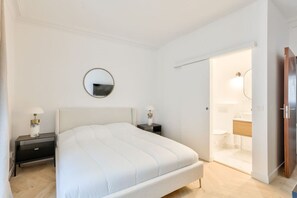 2 室のベッドルーム、アイロン / アイロン台、WiFi、ベッドシーツ