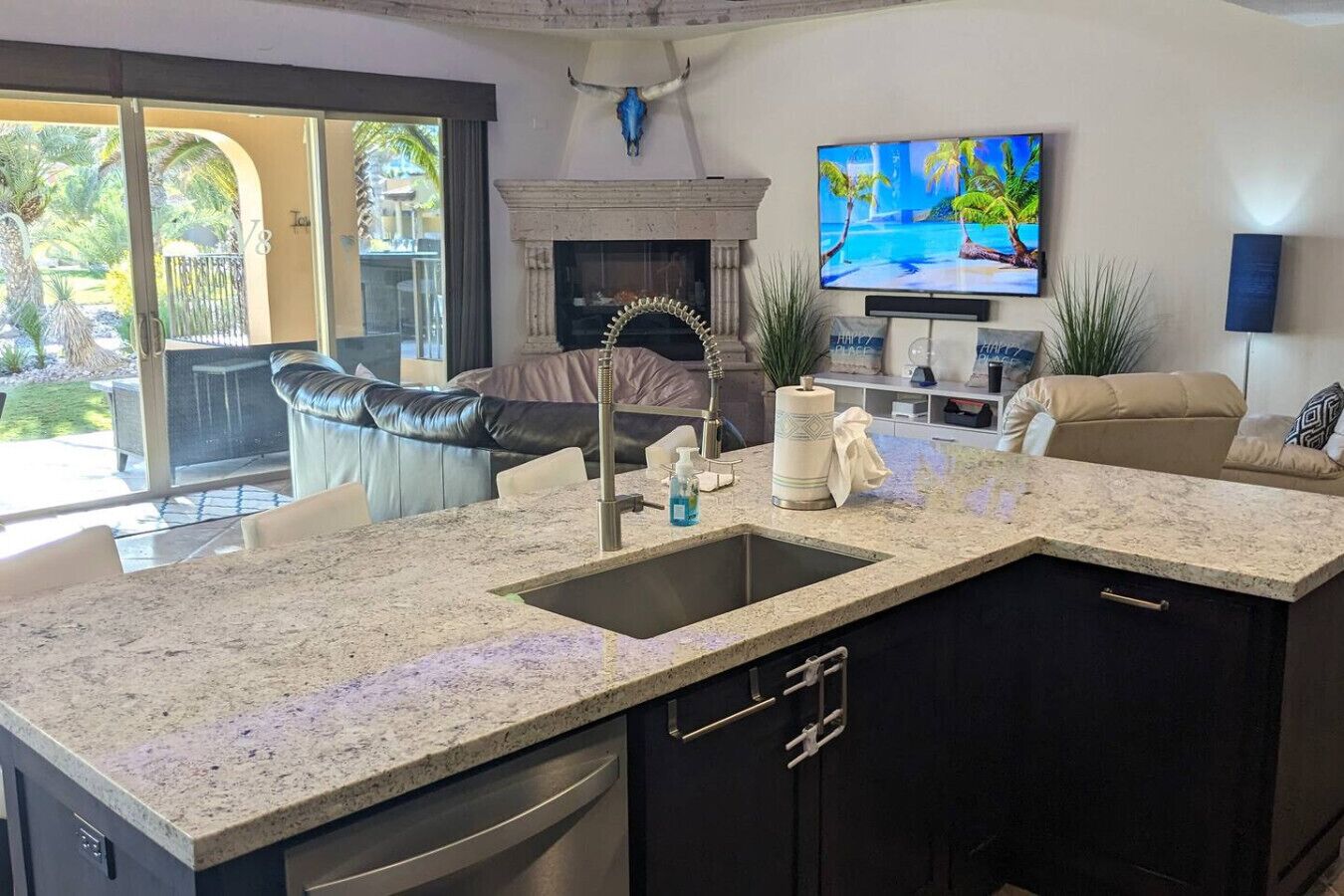 Smart TV, fireplace