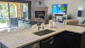 Smart TV, fireplace