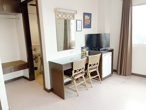 Suite, City View | Living area - Humbertos Hotel (Davao)