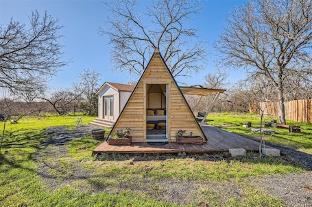 外観. A-Frame cabin on 5 acres, just 20 mins from downtown