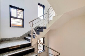 Deluxe kamer, uitzicht op stad | Badkamer | Een bidet, handdoeken