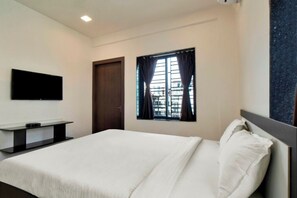 Deluxe-Zimmer, Stadtblick | 1 Schlafzimmer, Zustellbetten, kostenloses WLAN, Bettwäsche