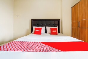 Deluxe Double Room | Bed sheets - Hotel O Tamansari Panoramic Apartment By Asgard (Bandung)