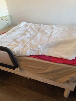 4 Schlafzimmer, Bügeleisen/Bügelbrett, Bettwäsche