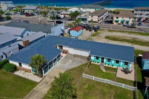 Exterior - Monthly Off Season Rates! Adorable Beach Cottage,1 Block from KB Pier, Dog Friendly, Fenced (Kure Beach)