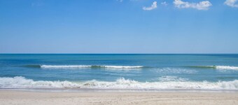 Monthly Off Season Rates! Adorable Beach Cottage,1 Block from KB Pier, Dog Friendly, Fenced