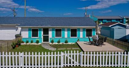 Adorable Beach Cottage,1 Block from Beach + Kure Beach Pier, Dog Friendly with Fence