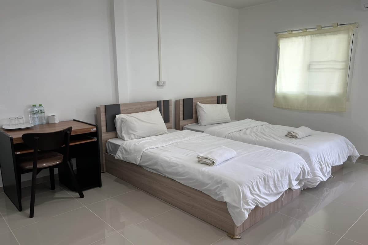 Kamar Twin Standar | Meja kerja, Wi-Fi gratis, dan seprai linen