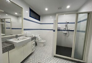 Superior Double Room | Bathroom | Shower, free toiletries, towels, soap - Collection O To The Sea Resort Thailand (Sattahip)