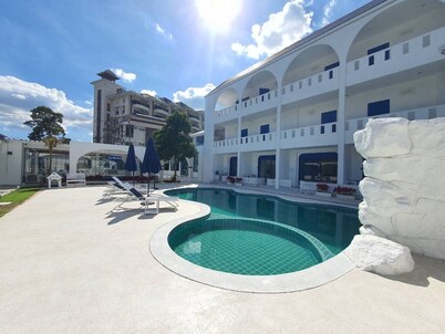 Collection O To The Sea Resort Thailand