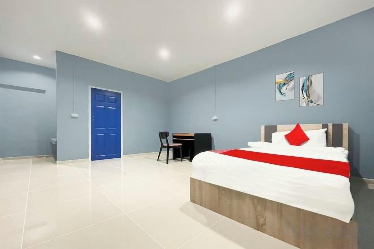 Desk, free WiFi, bed sheets