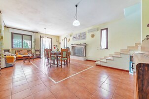 Villa Familiale, 4 chambres, 2 salles de bains (Villa Mattalia Relax at Villa for 10) | Intérieur
