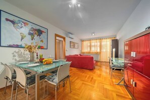 Apartamento familiar, varias habitaciones, 2 baños (Cityscape Comfort Apartment With) | Restauración