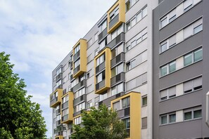 Apartamento familiar, varias habitaciones, 2 baños (Cityscape Comfort Apartment With) | Exterior