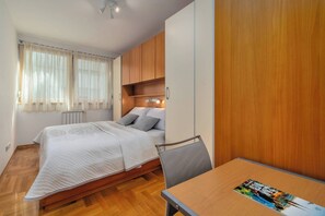 2 chambres, espace de travail pour ordinateur portable