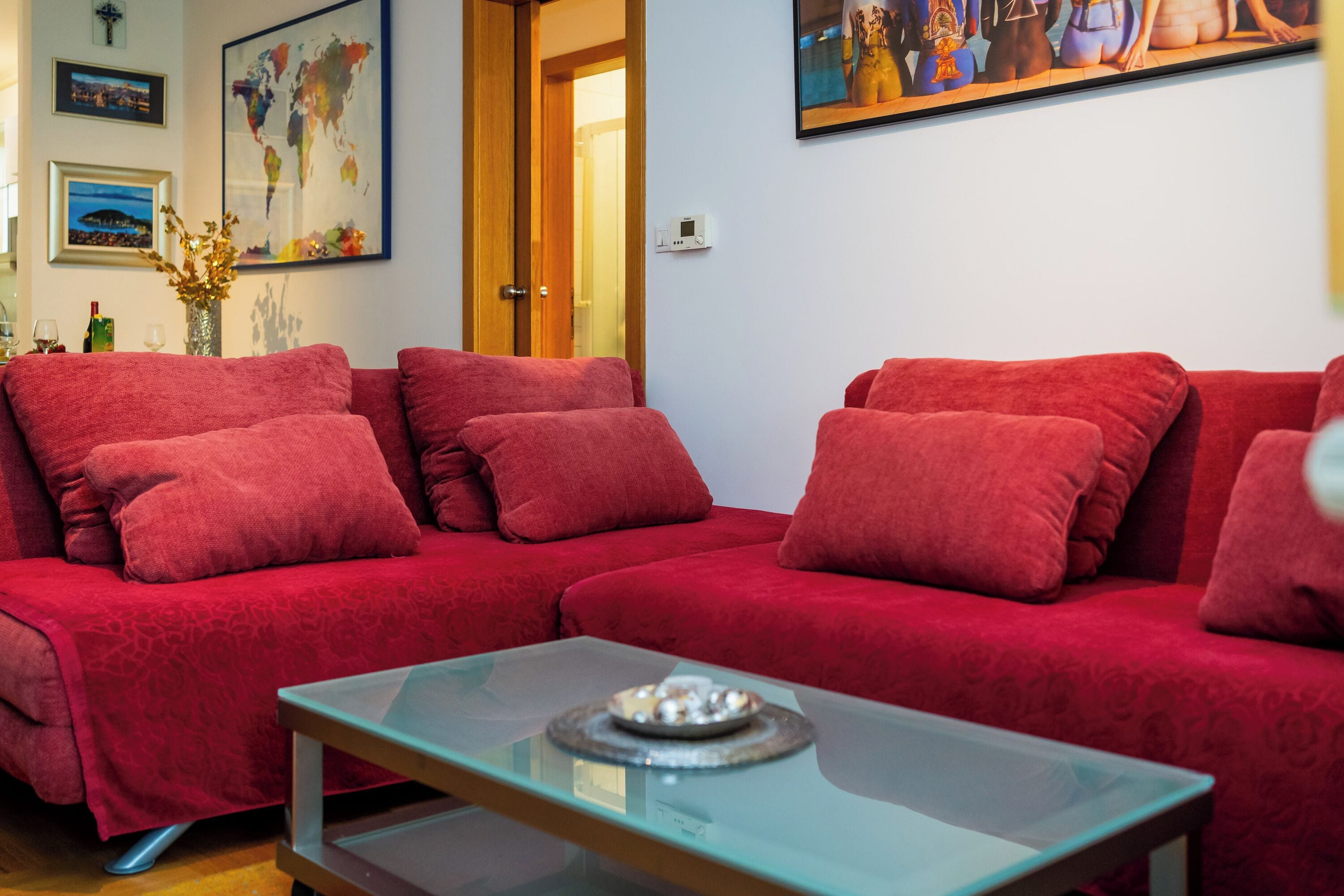 Flat-screen TV, stereo