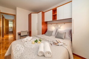 Apartamento familiar, varias habitaciones, 2 baños (Cityscape Comfort Apartment With) | 2 dormitorios y espacio para trabajar con un portátil