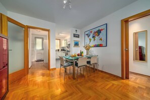 Family Apartment, 2 Bedrooms, 2 Bathrooms (Cityscape Comfort Apartment With) | Dining - Cityscape Comfort Apartment With Garage (Zagreb)