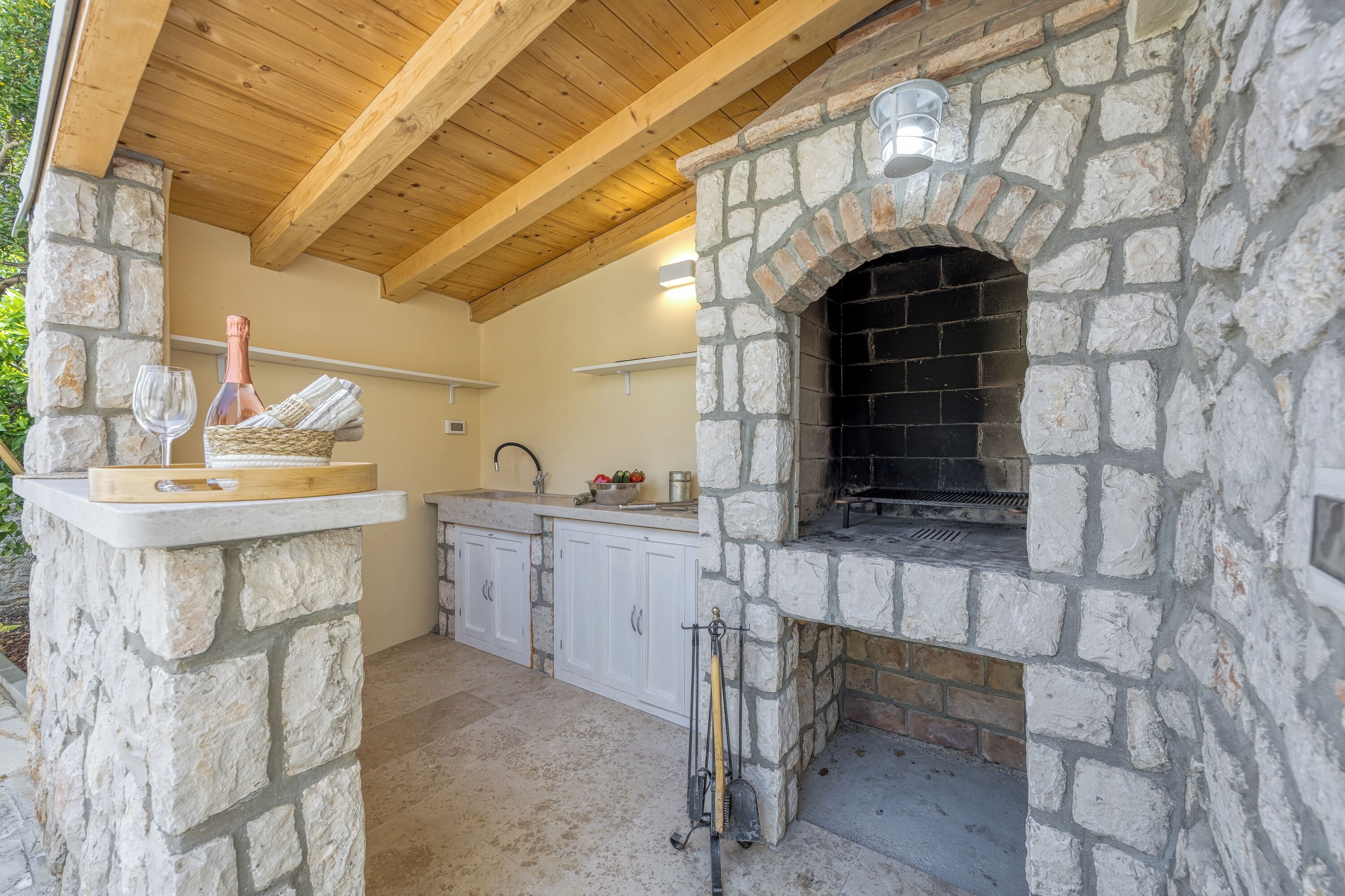 Familienhaus, Mehrere Schlafzimmer, 2 Bäder (Charming Island Villa Alba) | Terrasse/Patio