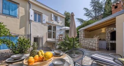 Charming Island Villa Alba