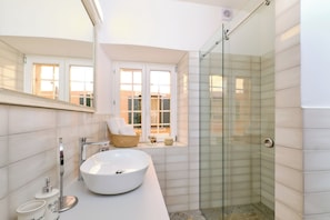 Familienhaus, Mehrere Schlafzimmer, 2 Bäder (Charming Island Villa Alba) | Badezimmer