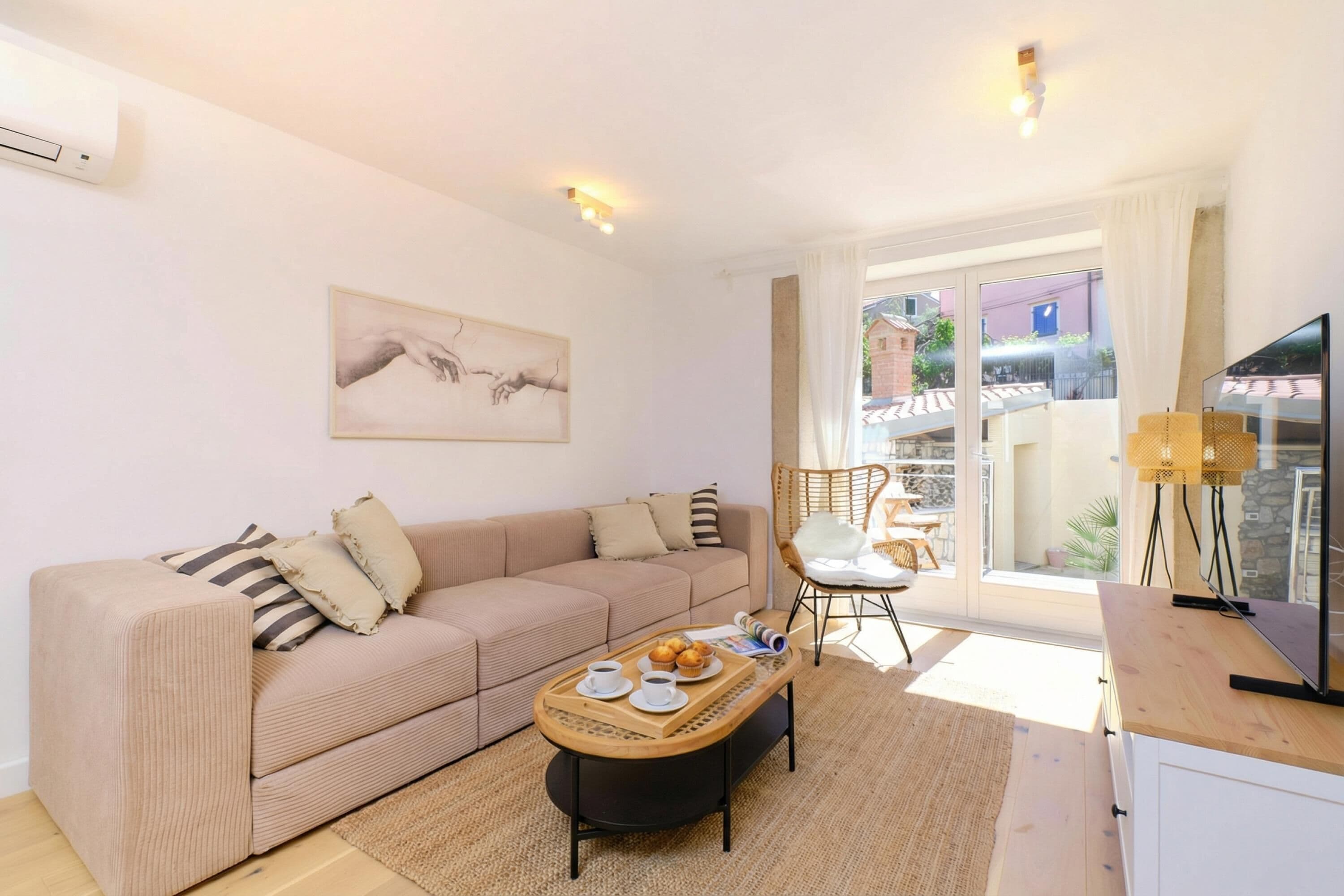 TV a schermo piatto 21 pollici con canali via cavo, TV