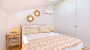 Familienhaus, Mehrere Schlafzimmer, 2 Bäder (Charming Island Villa Alba) | 3 Schlafzimmer, Zimmersafe, Bügeleisen/Bügelbrett, kostenloses WLAN