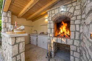 Familienhaus, Mehrere Schlafzimmer, 2 Bäder (Charming Island Villa Alba) | Terrasse/Patio