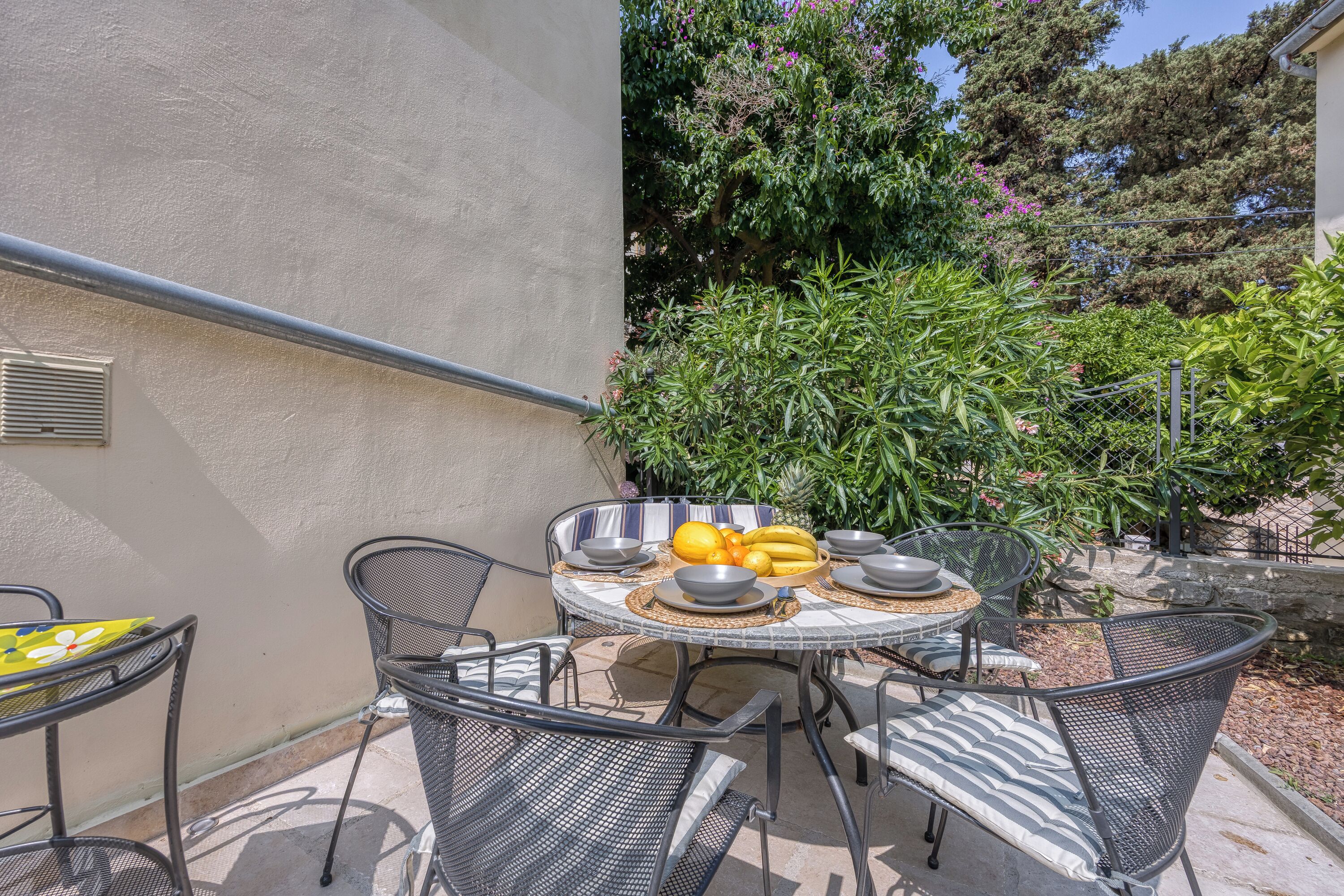 Familie huis, 3 slaapkamers, 2 badkamers (Island Villa Alba with Terrace &) | Buiten dineren