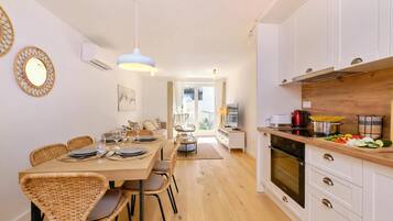Family House, 3 Bedrooms, 2 Bathrooms (Charming Island Villa Alba) | Tempat makan