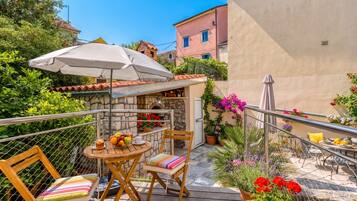 Family House, Multiple Bedrooms, 2 Bathrooms (Charming Island Villa Alba) | Outdoor dining
