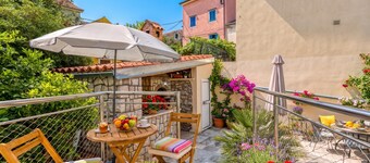 Island Villa Alba With Terrace & Grill