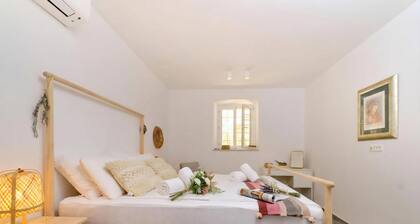 Charming Island Villa Alba