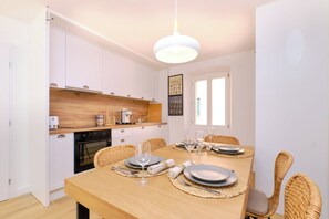 Casa família, vários quartos, 2 banheiros (Charming Island Villa Alba) | Opções para refeição