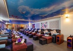 Sauna, bañera de hidromasaje, baño turco, masajes con piedras calientes 