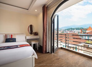 Habitación cuádruple familiar, vista a la montaña | 1 habitación, ropa de cama hipoalergénica y camas con efecto memoria 