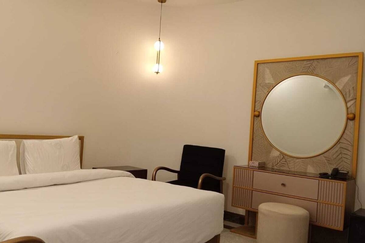 Deluxe Room | Desk, soundproofing, free WiFi