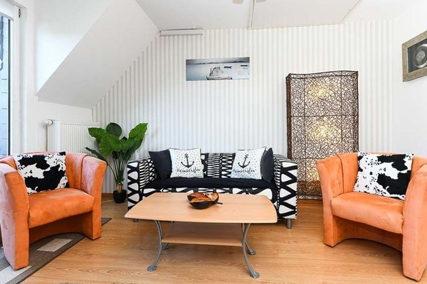 Wohnzimmer mit integriertem Küchenbereich