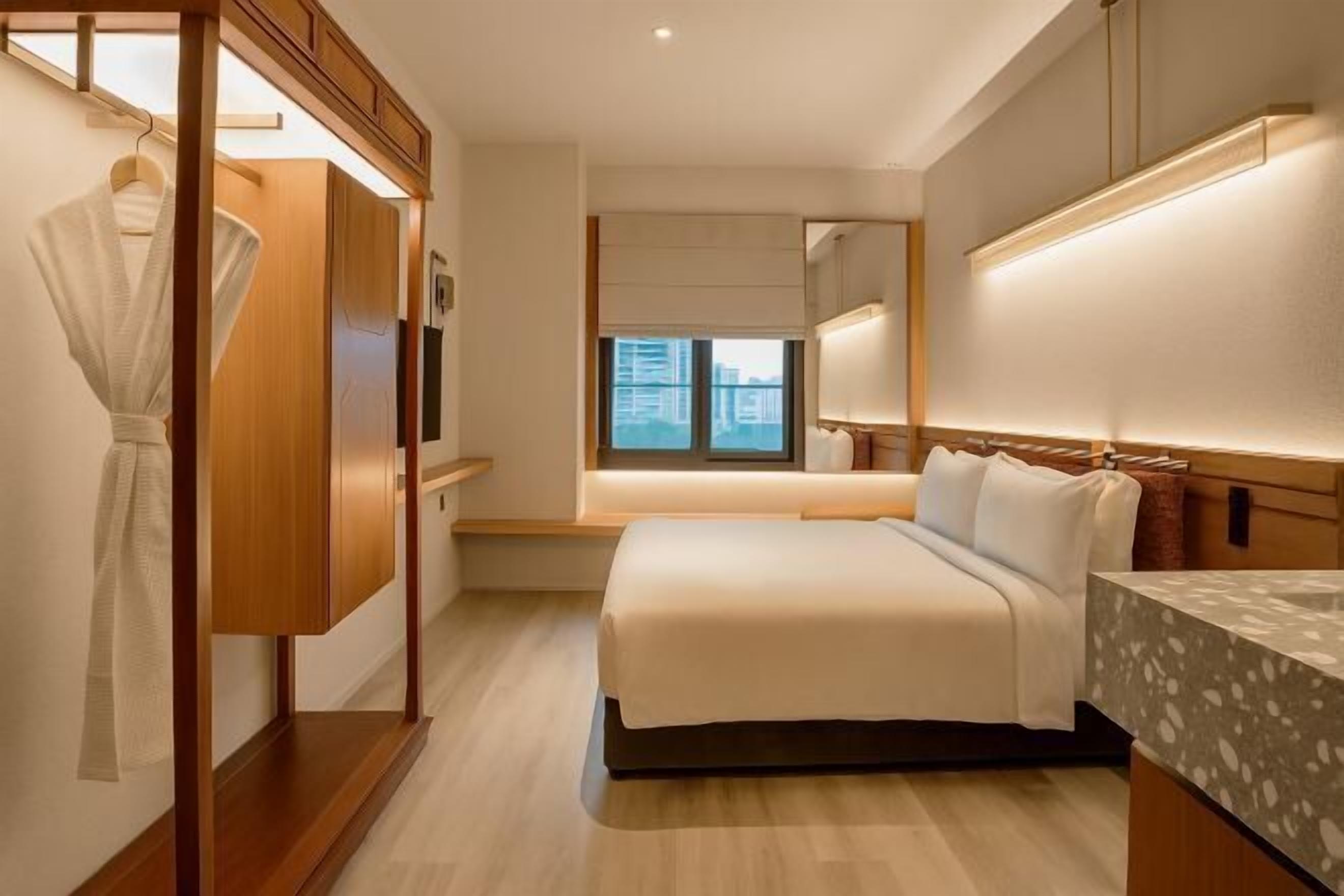 In-room safe, soundproofing, free WiFi