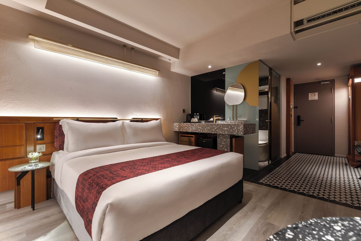 In-room safe, soundproofing, WiFi (free)