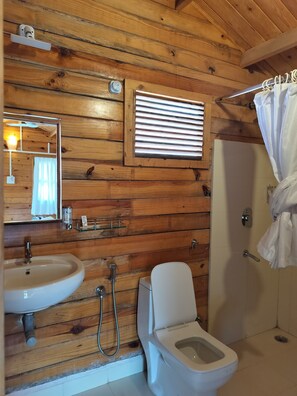 Standaard tweepersoonskamer | Badkamer | Gratis toiletartikelen