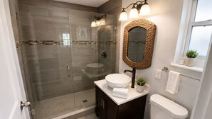 Unclassified image, 5 of 23, button - Ocean Breeze Bungalow 4BR 2BA W/Pool (Hollywood)