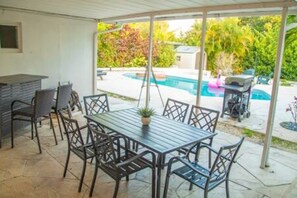 Outdoor dining - Ocean Breeze Bungalow 4BR 2BA W/Pool (Hollywood)