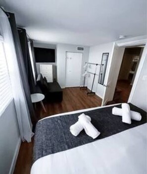 4 chambres, fer et planche à repasser, draps fournis